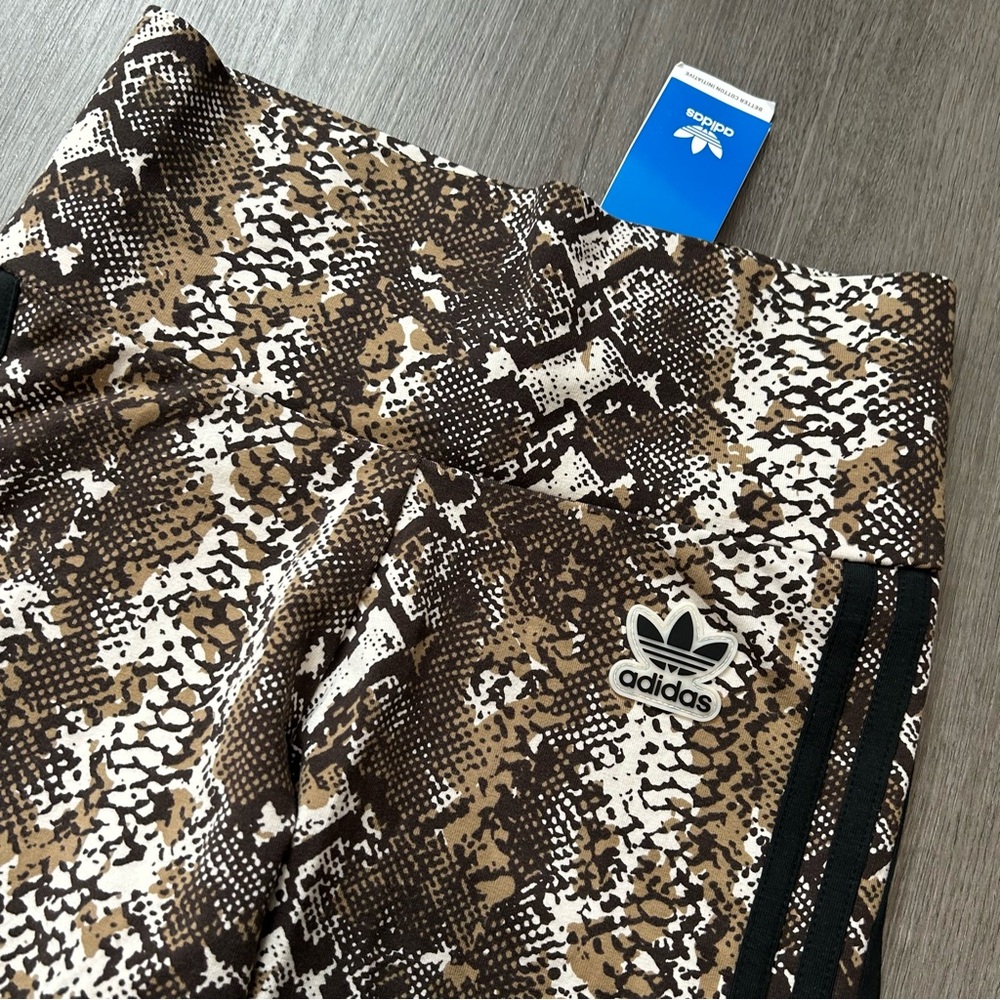 Adidas Originals Women´s Size Small Short Trefoil Leggings Snake Print Shorts - Picture 3 of 11